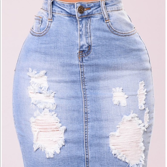 Fashionnova Denim Tallulah Skirt - Light
Small - Picture 2 of 4